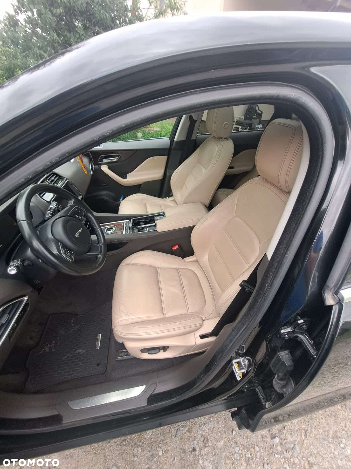 Jaguar F-Pace - 5
