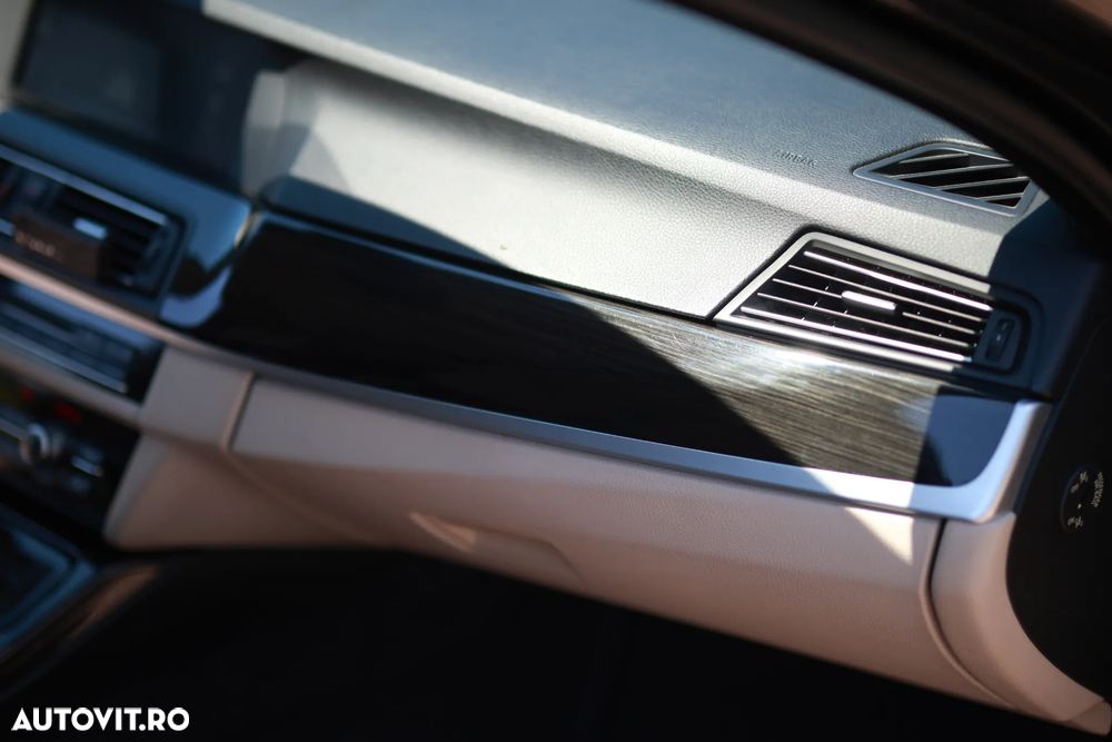 BMW Seria 5 525d xDrive - 28