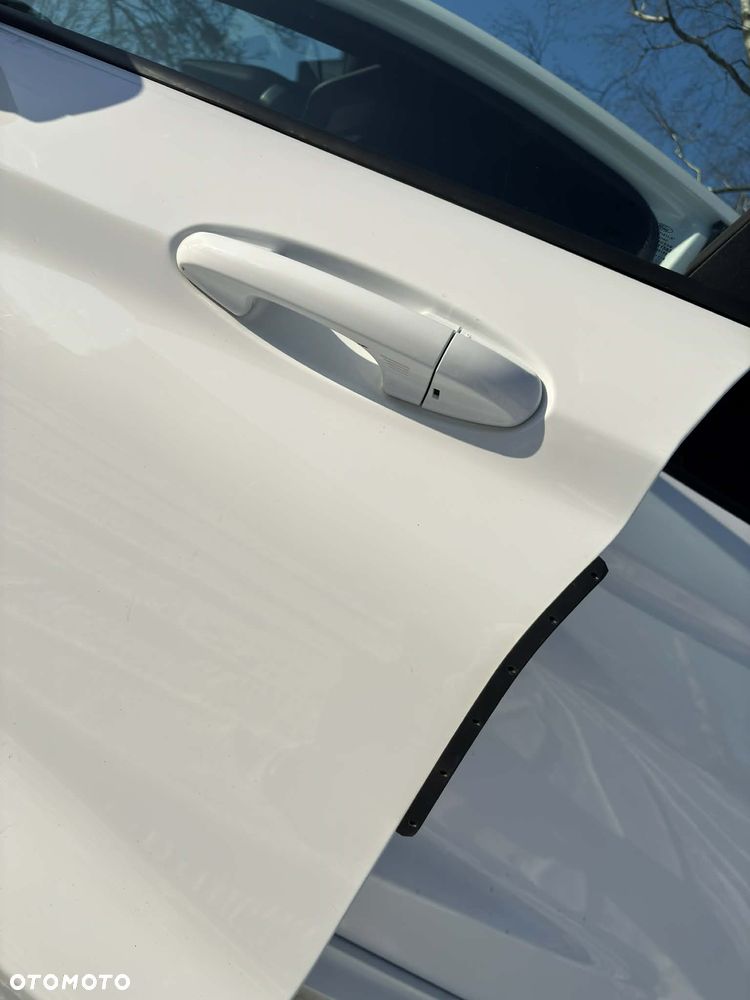 Ford Fiesta 1.0 EcoBoost Hybrid S&S ST-LINE X - 18