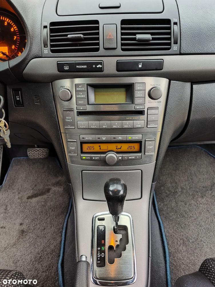 Toyota Avensis 1.8 VVT-i Automatik Sol - 11