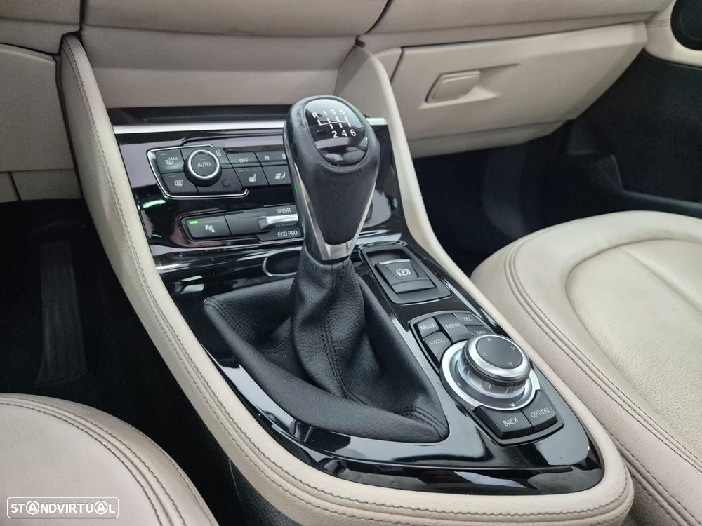 BMW 216 Active Tourer d Line Luxury - 12