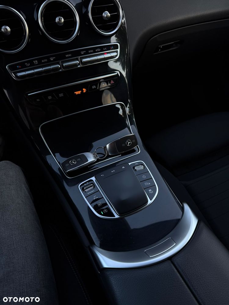 Mercedes-Benz GLC 200 d 4Matic 9G-TRONIC - 25