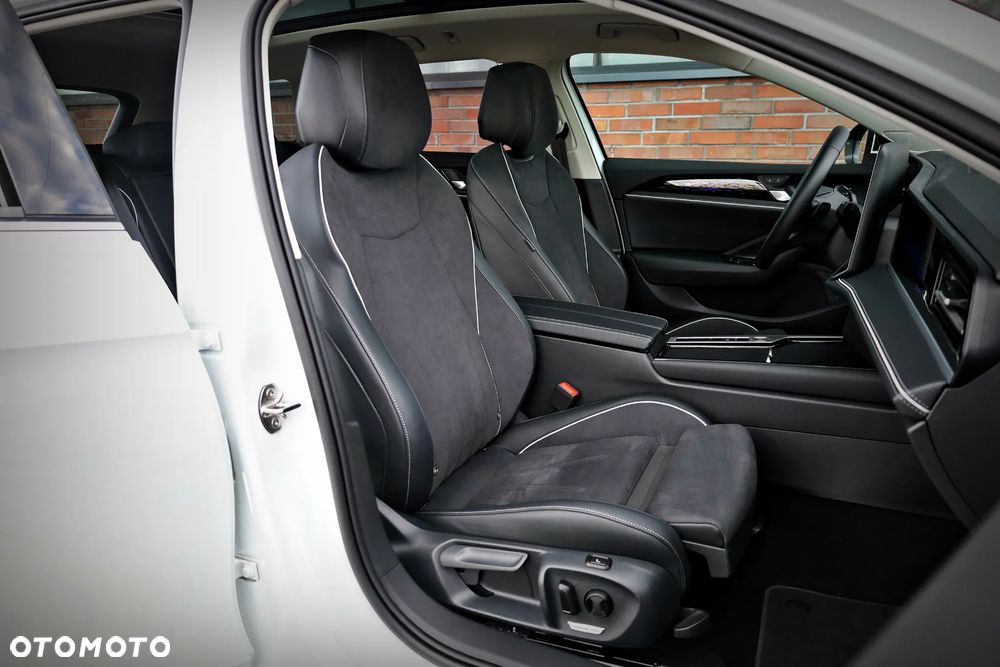 Volkswagen Passat 2.0 TDI SCR Elegance DSG - 23