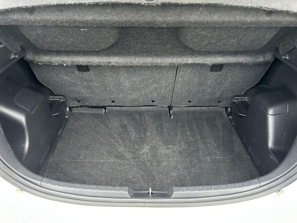 Toyota Yaris - 25