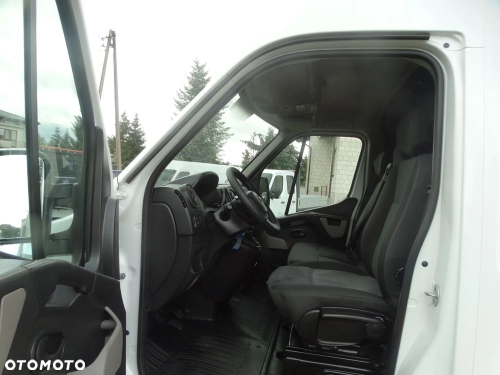 Nissan NV400 - 9