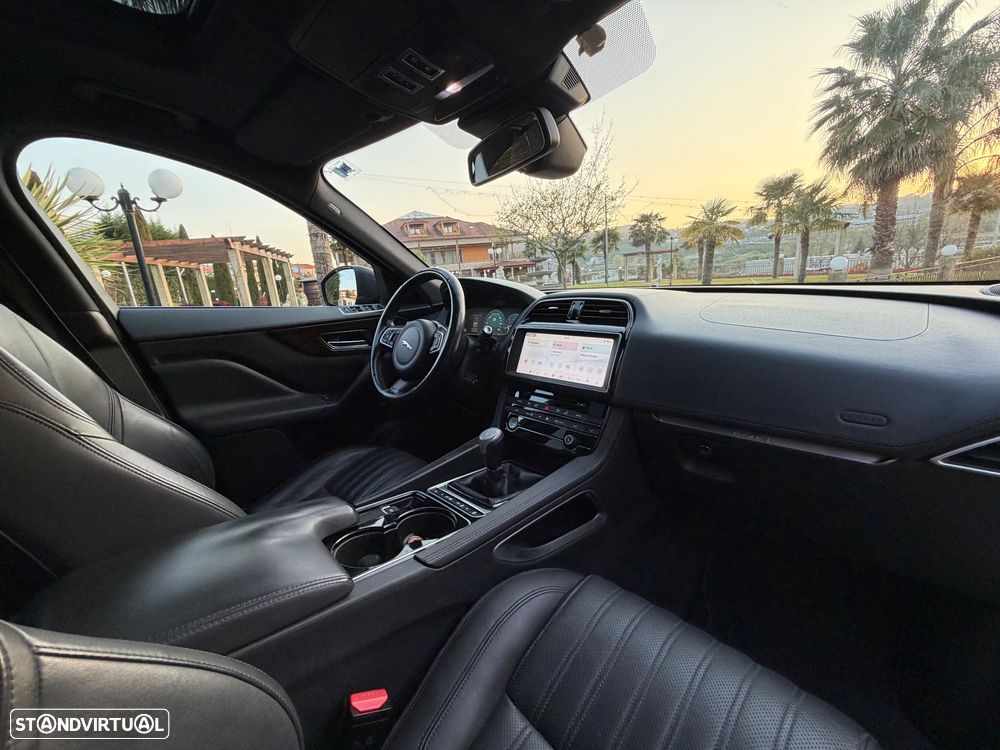 Jaguar F-Pace 20d R-Sport - 22