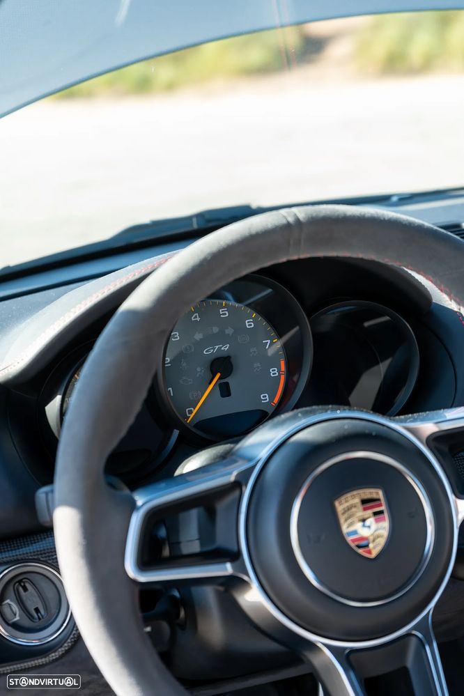 Porsche Cayman GT4 - 13
