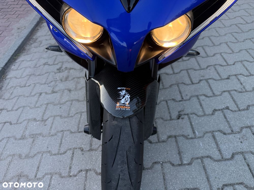 Yamaha R1 - 38