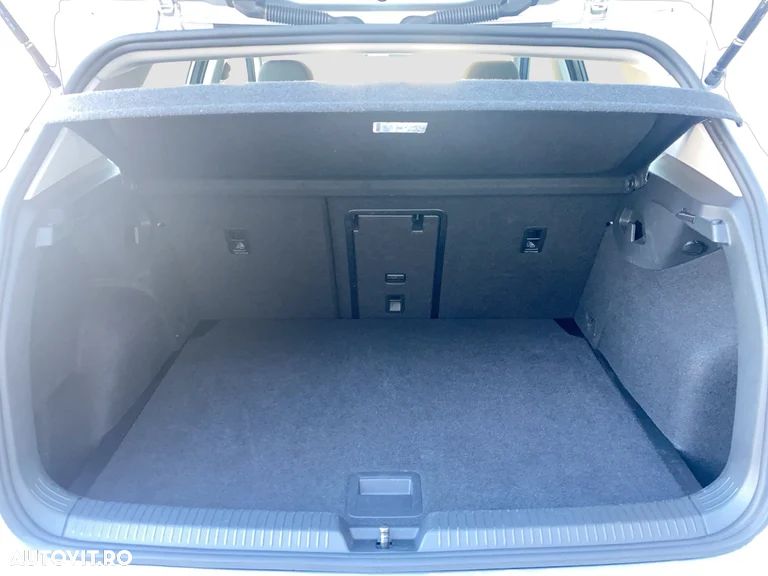 Volkswagen Golf 1.0 eTSI DSG MHEV Life - 9