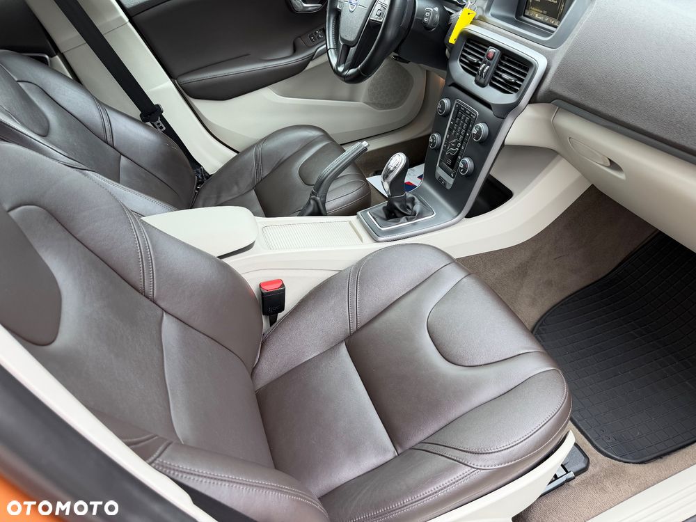 Volvo V40 T3 R Design - 19
