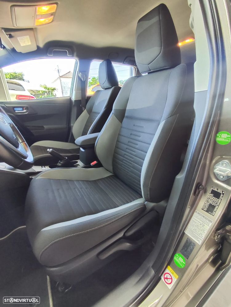 Toyota Auris Touring Sports 1.8 HSD Comfort +P.Techno+P.Sport - 26