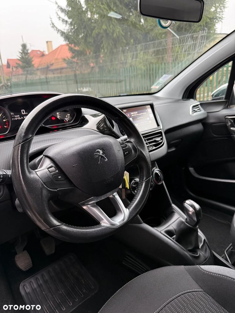 Peugeot 208 82 PureTech Style - 11