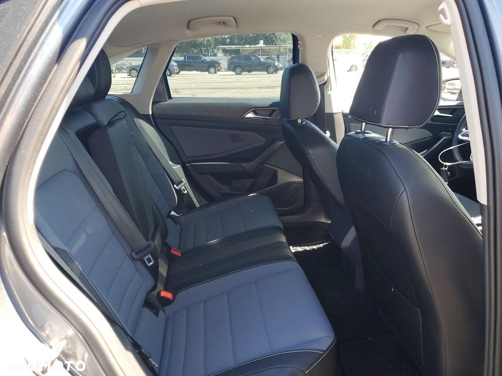 Volkswagen Jetta - 11