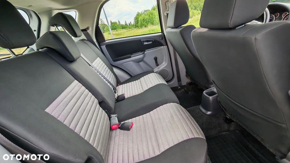 Suzuki SX4 1.6 VVT 4x4 Style - 26