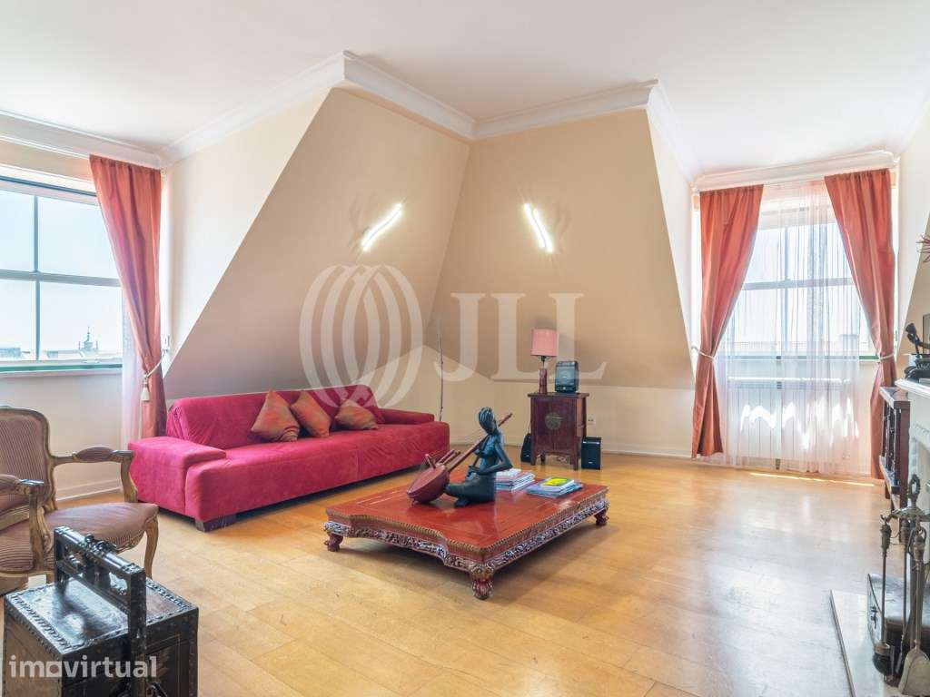 Apartamento T2 na Praça Luís de Camões, Chiado, Lisboa - Grande imagem: 2/22