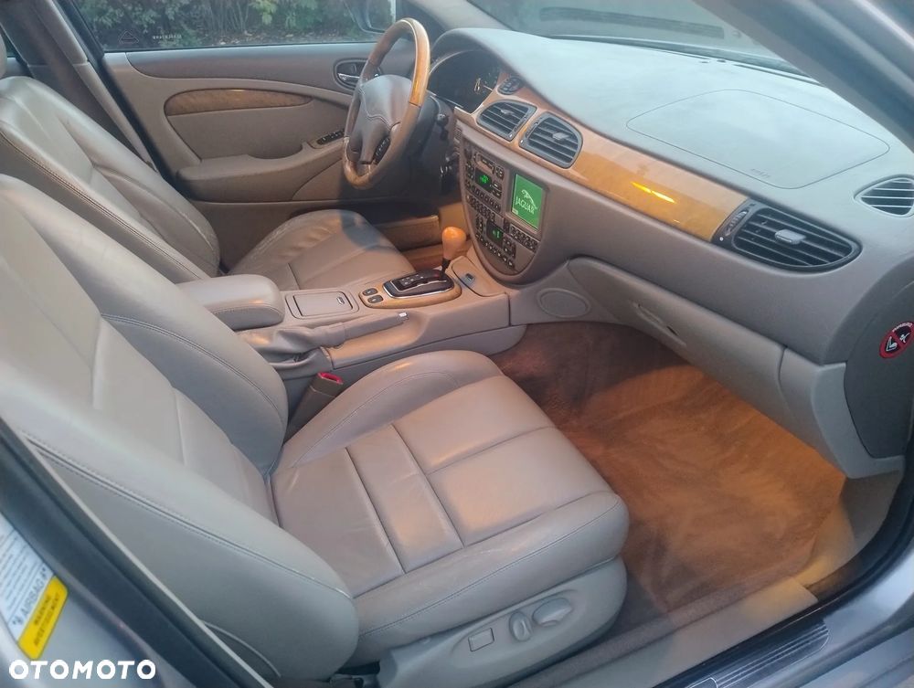 Jaguar S-Type 4.0 V8 - 17