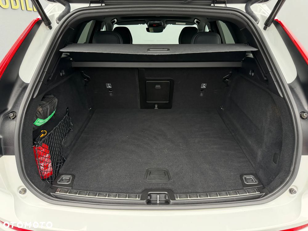 Volvo XC 60 B4 B R-Design - 31