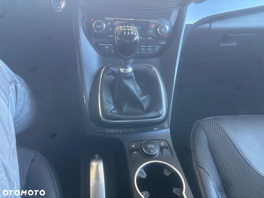 Ford Kuga 1.5 EcoBoost 2x4 Titanium - 38