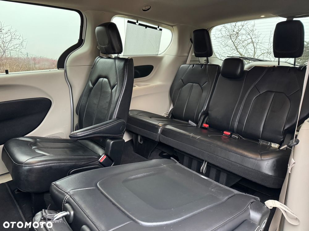 Chrysler Pacifica - 12