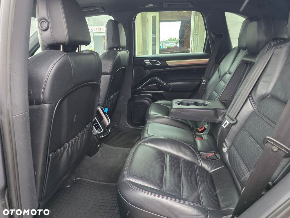Porsche Cayenne S - 30