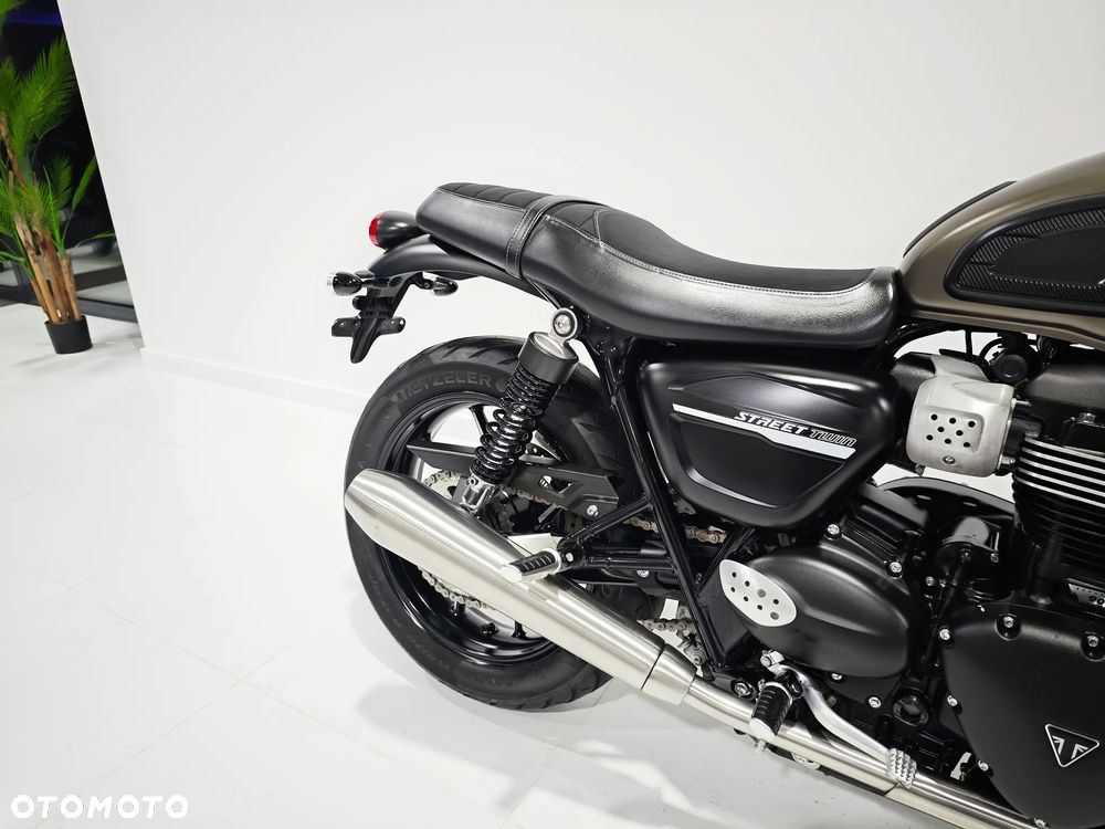 Triumph Bonneville - 8