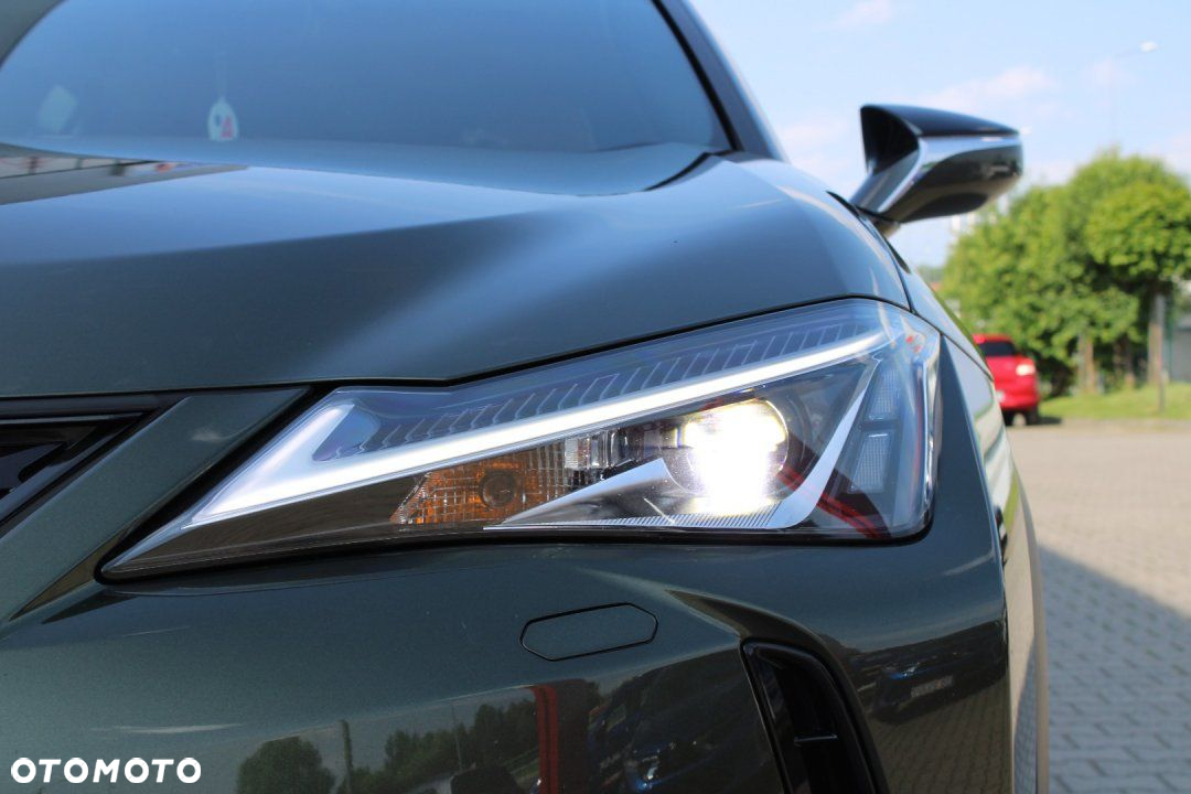 Lexus UX - 12