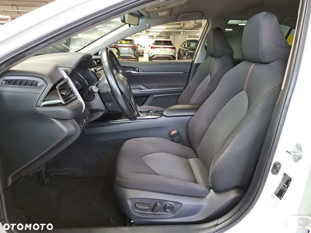 Toyota Camry 2.5 Hybrid Comfort CVT - 29