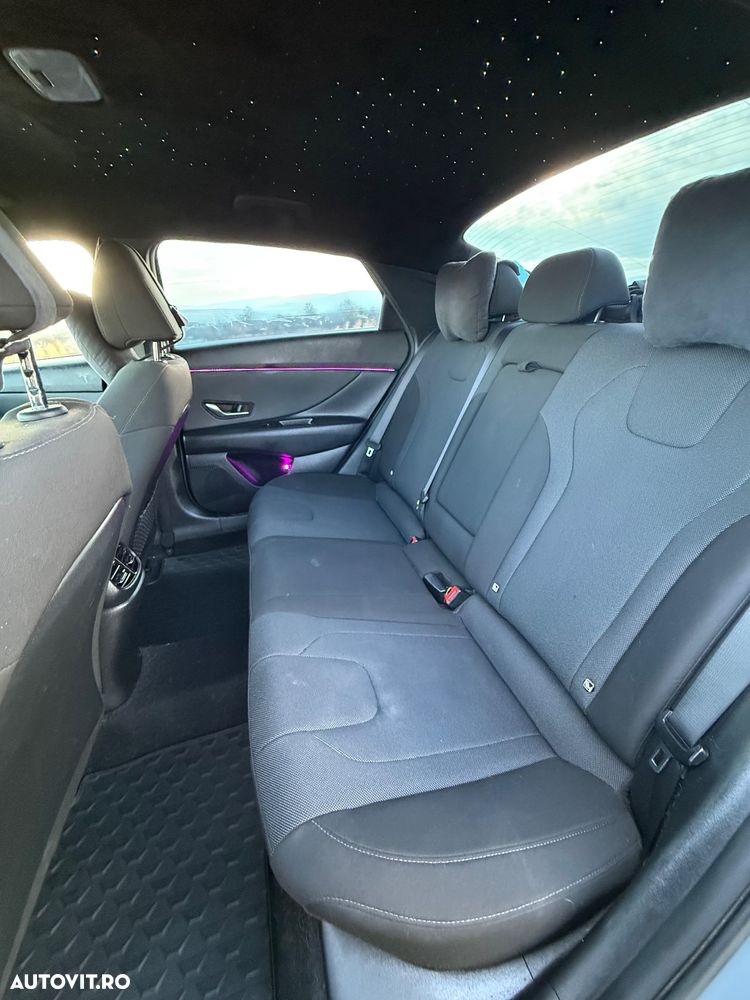 Hyundai Elantra 1.6 l 123 CP CVT Exclusive Navi - 17