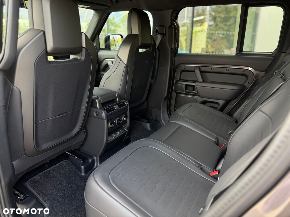 Land Rover Defender - 12