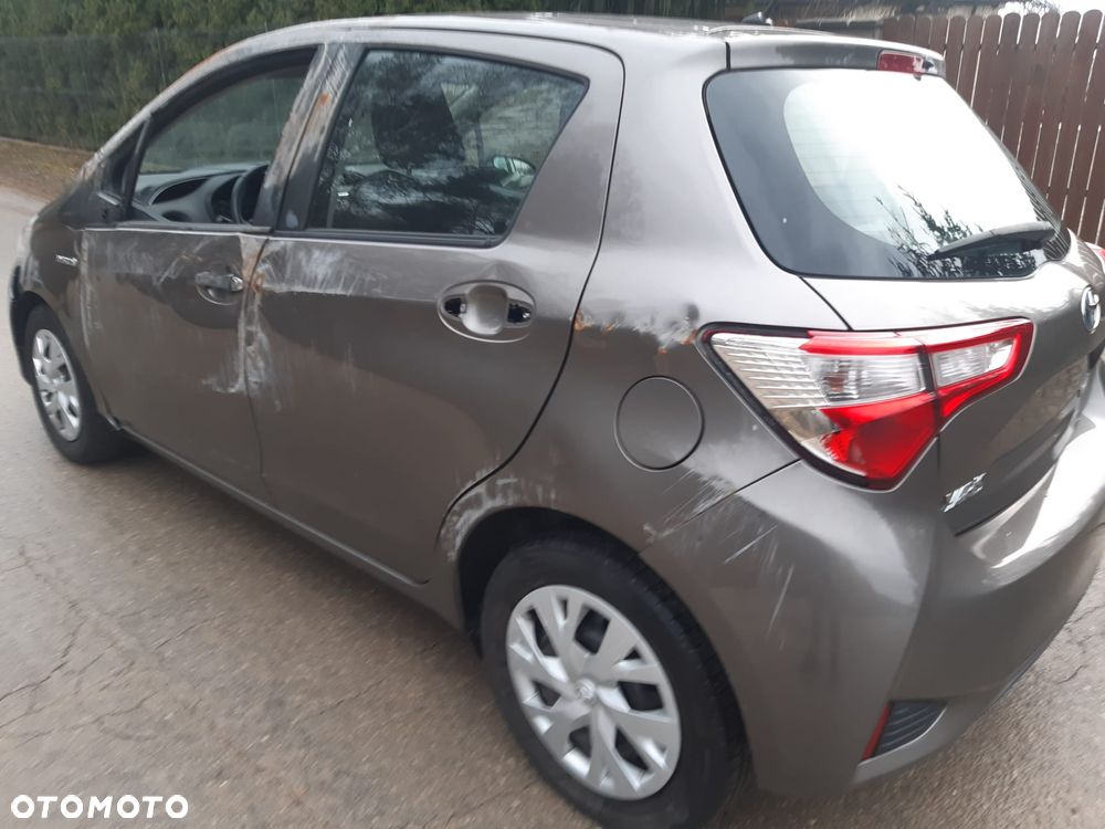 Toyota Yaris Hybrid 100 Premium - 7