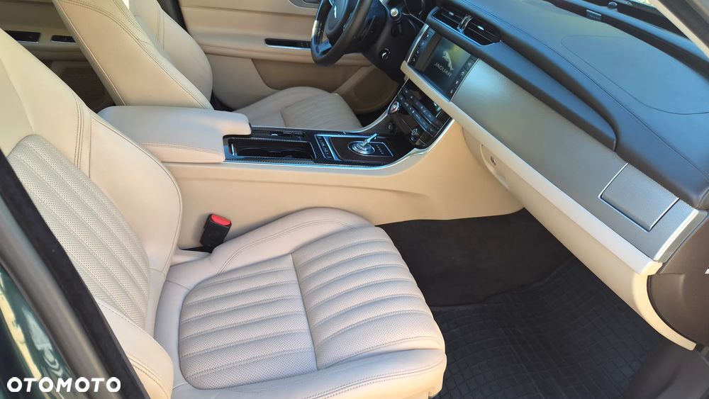 Jaguar XF 2.0 i4D Portfolio - 11