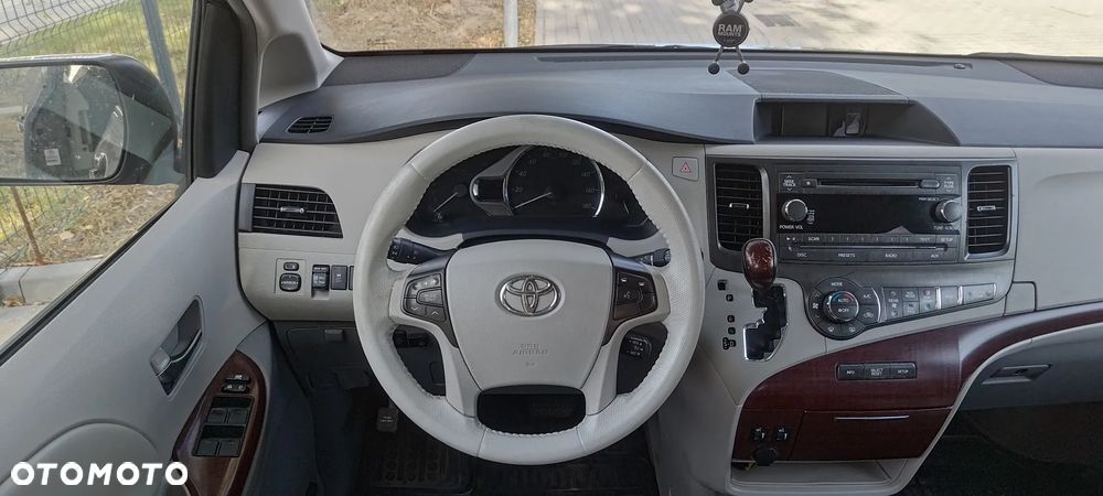 Toyota Sienna 3.5 V6 - 7