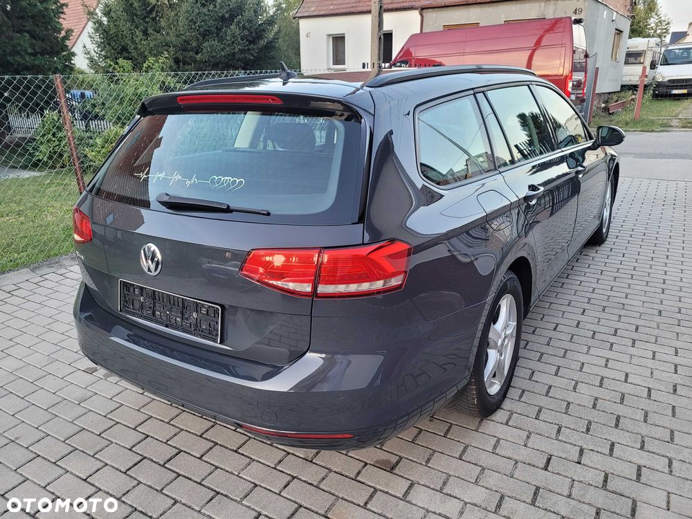 Volkswagen Passat - 4