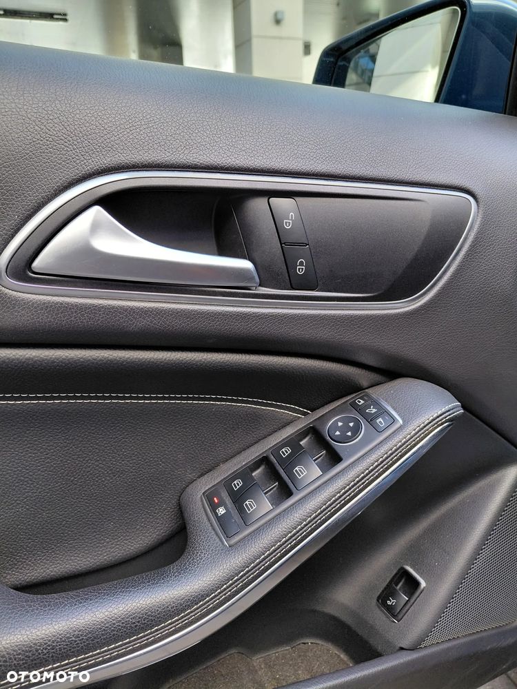 Mercedes-Benz GLA 200 7G-DCT Urban - 19