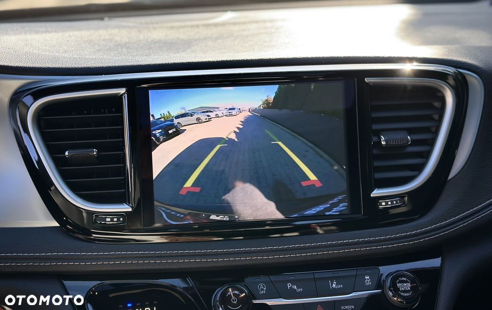 Chrysler Pacifica - 20