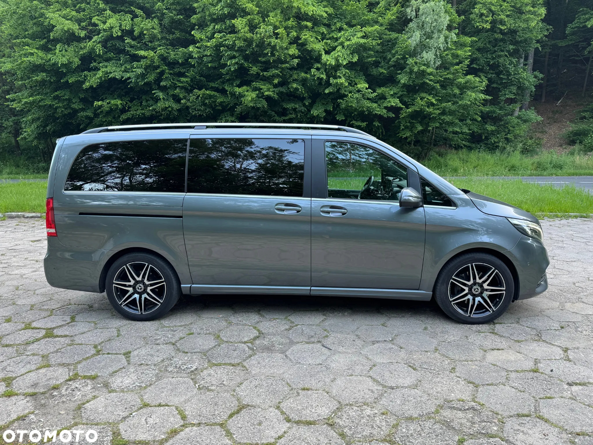 Mercedes-Benz Klasa V 300 d 4-Matic Exclusive 9G-Tronic (d³ugi) - 5