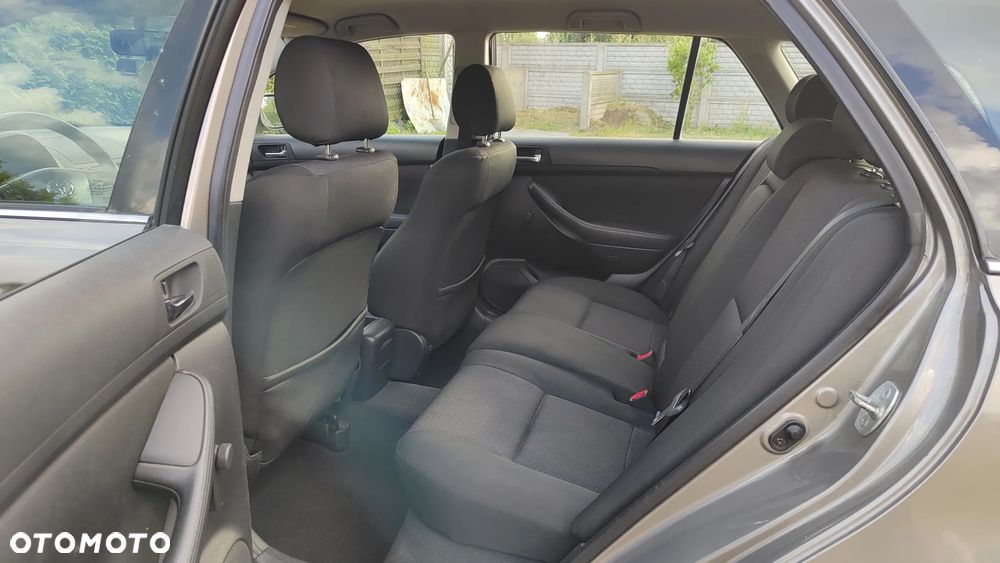 Toyota Avensis 1.6 VVT-i Luna - 20
