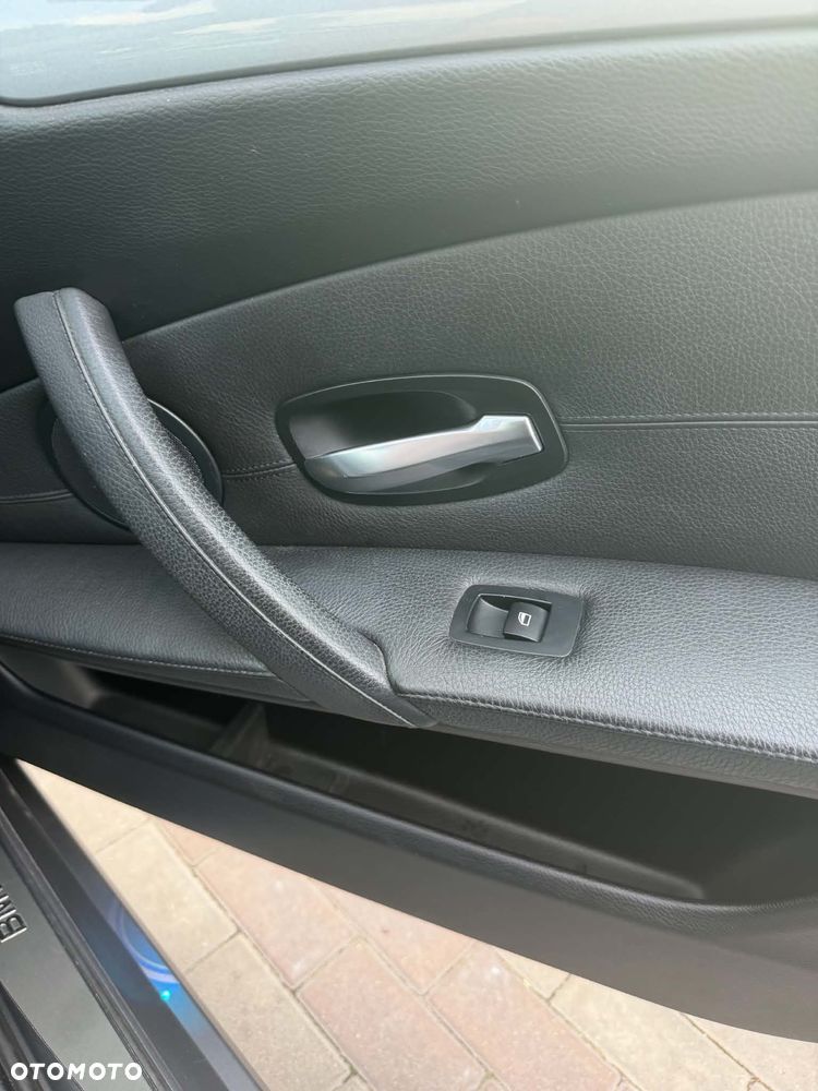 BMW Seria 5 523i - 11