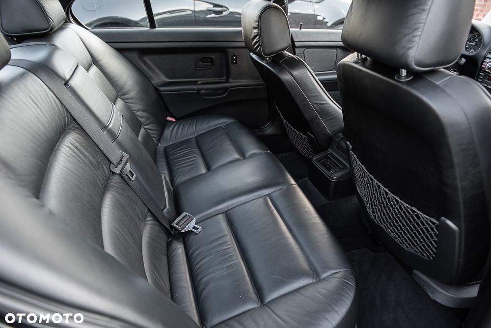 BMW Seria 3 318i - 25