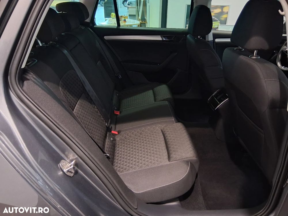 Skoda Superb 2.0 TDI DSG Ambition - 39