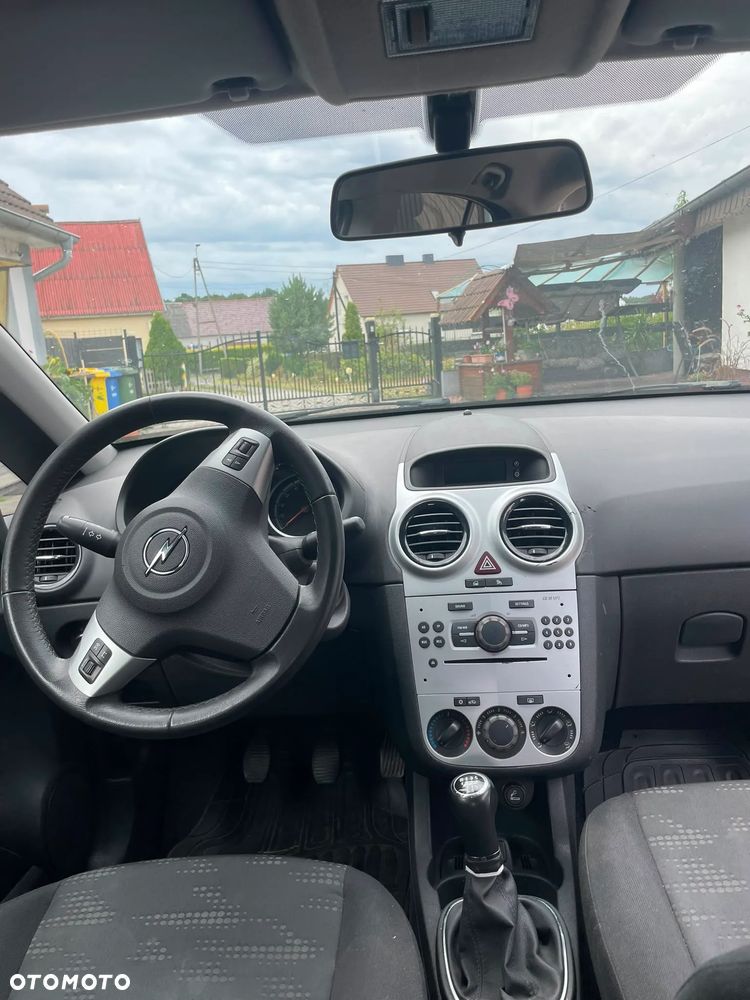 Opel Corsa 1.4 16V Cosmo - 11