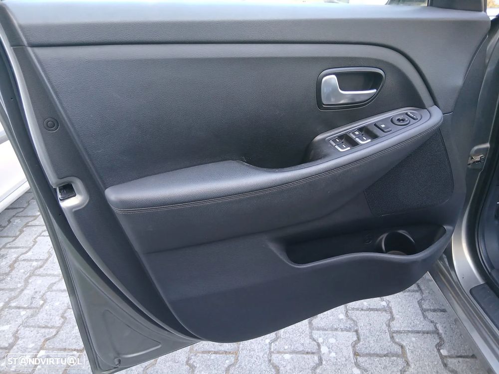 Kia Carens 1.7 CRDi ISG TX - 27