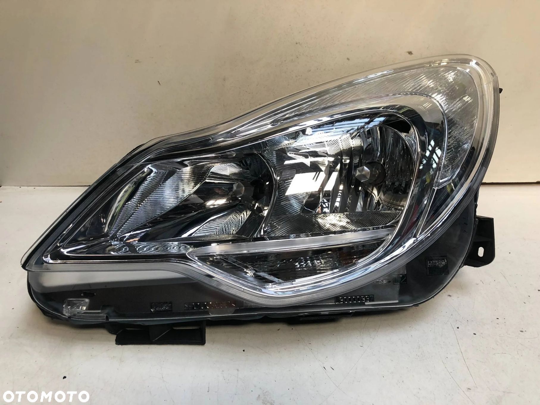 Reflektor, lampa przód lewy Opel Corsa D Lift. - 1