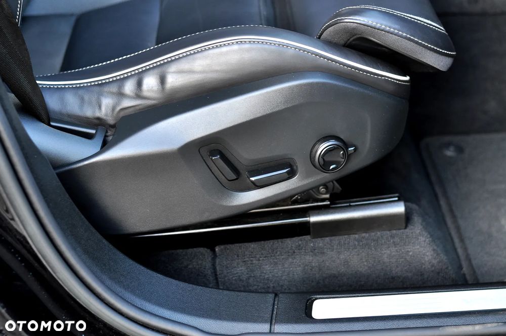 Volvo XC 60 B4 D Ultimate Dark - 25