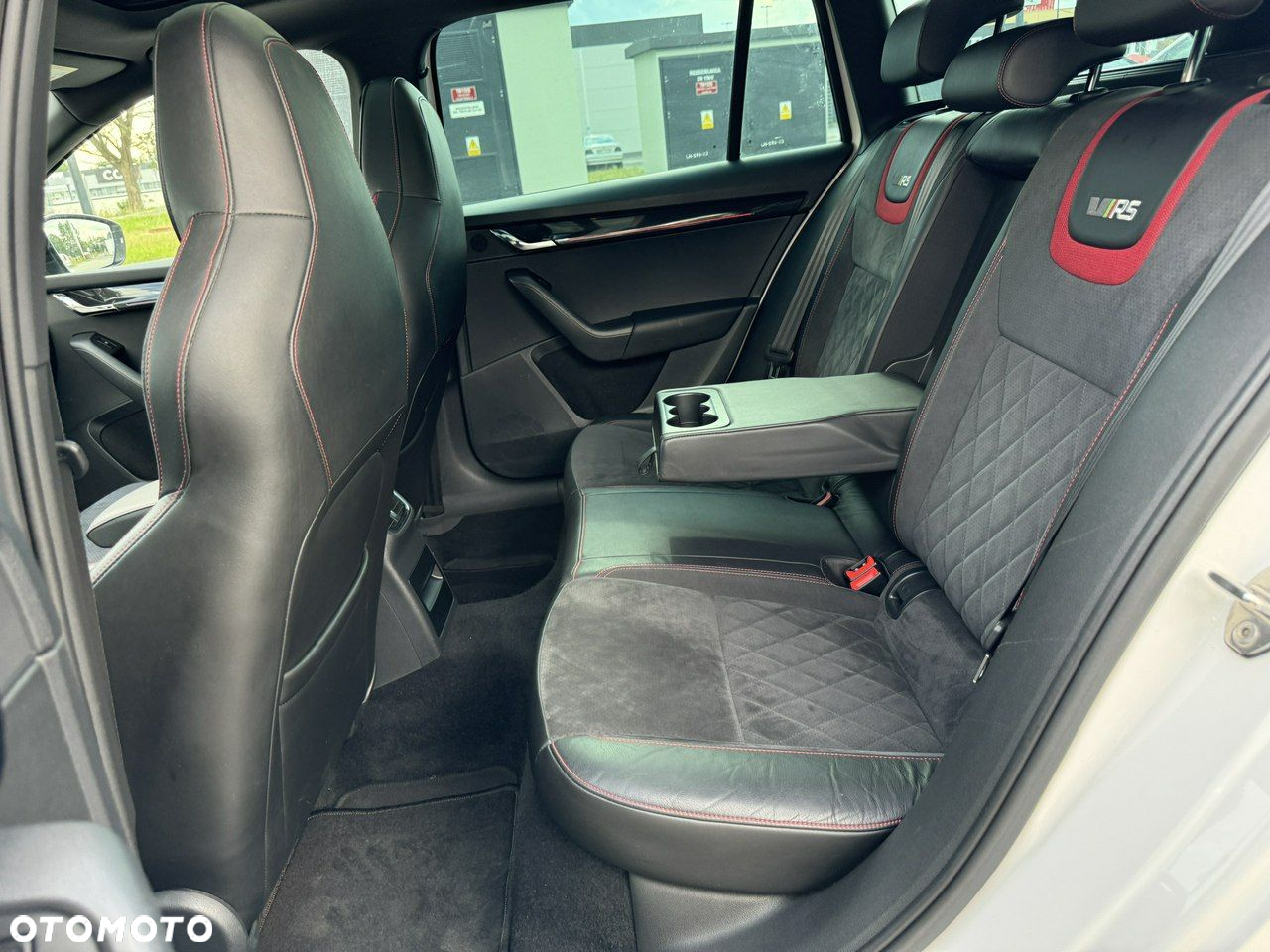 Skoda Octavia Combi 2.0 TDI DSG RS - 30