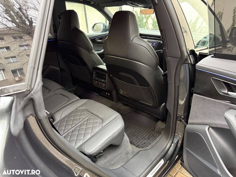 Audi Q8 55 TFSI e quattro Tiptronic PHEV - 8