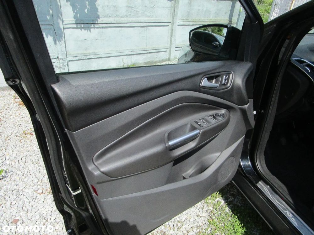 Ford Kuga 2.0 TDCi 2x4 Business Edition - 17