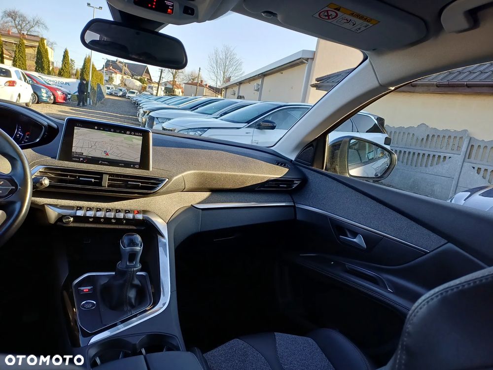 Peugeot 3008 1.2 PureTech Allure S&S - 21