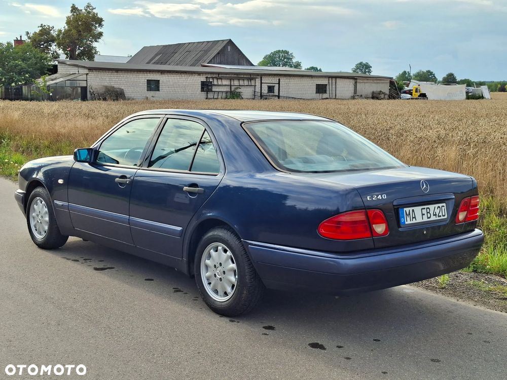 Mercedes-Benz Klasa E 240 Classic - 7
