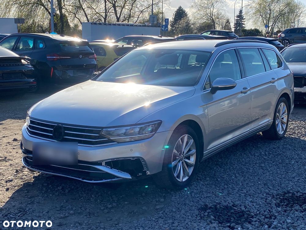 Volkswagen Passat - 1